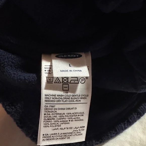 Old Navy Kids' Navy and Red Geometric Knit Hat - Picture 5 of 6